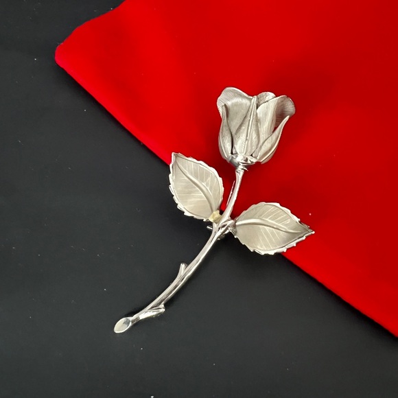 Jewelry - Vintage Giovanni Rose Brooch Silver Tone  Floral Pin  Brushed Metal